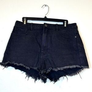 NWT PrettyLittleThing Raw Cut Frayed Hem Washed Denim Shorts Size 8